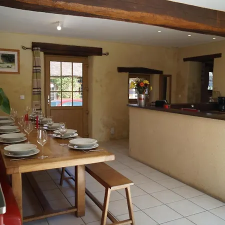 24h Le Mans - Les Haies Gite, Near Le Mans Circuit Dom wakacyjny Coulans-sur-Gée