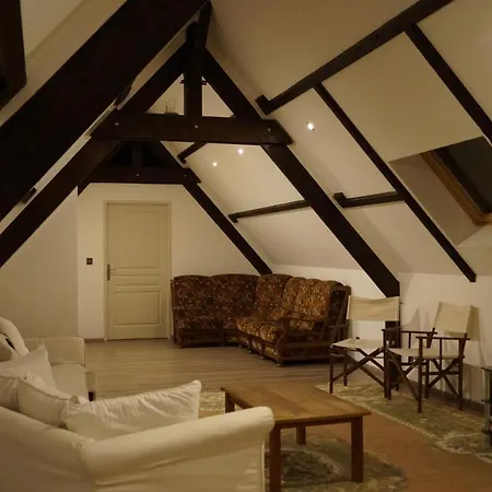 24h Le Mans - Les Haies Gite, Near Le Mans Circuit Dom wakacyjny *