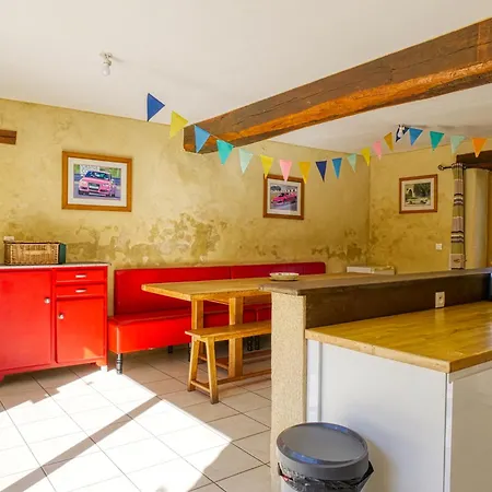 24h Le Mans - Les Haies Gite, Near Le Mans Circuit Dom wakacyjny Coulans-sur-Gée