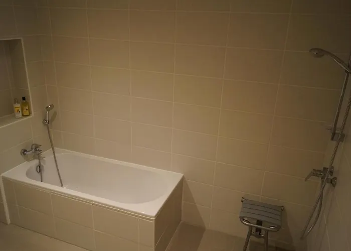 Casa de Férias 24h Le Mans - Les Haies Gite, Near Le Mans Circuit Coulans-sur-Gée